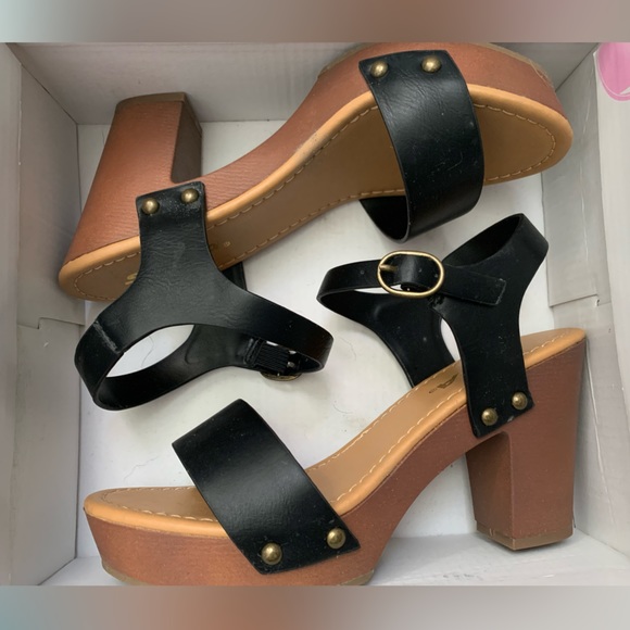 Soda - Platform Sandal - Picture 4 of 4